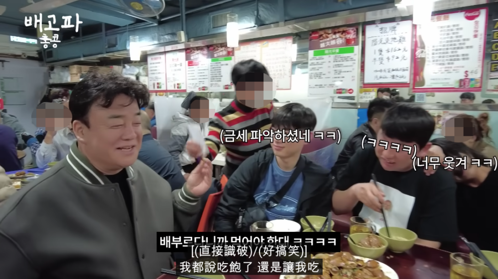 老闆娘提議佢哋試下扇貝同蟹