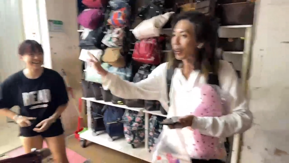 達哥即擺手:「好!沒關係!」然後就同對方講bye bye,極速離開