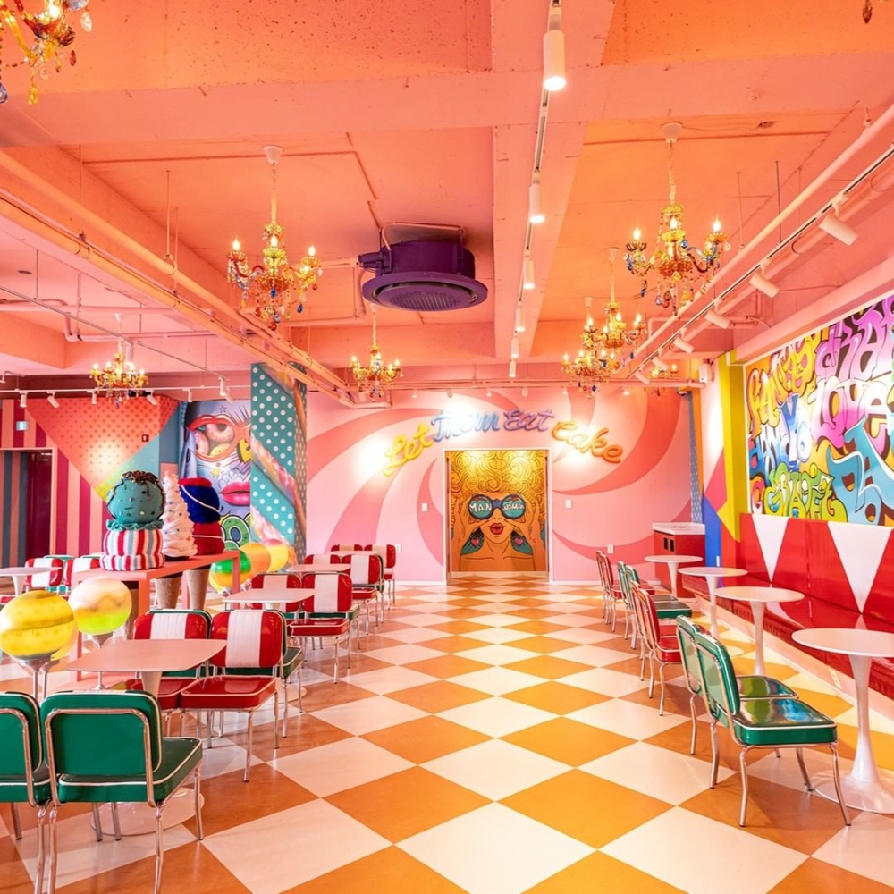 2至3樓為主題咖啡廳，打卡之餘仲可以歎美食！