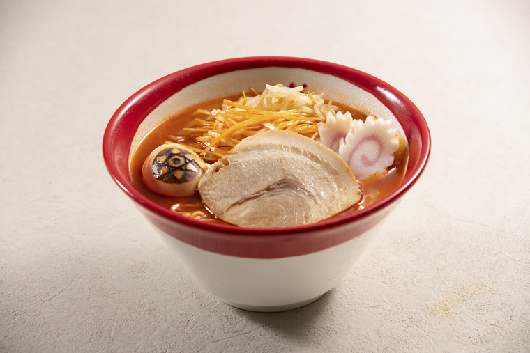 餐廳「拉麵 一樂」推出以宇智波兄弟的忍術「天照」為概念所設計的超辣拉麵！