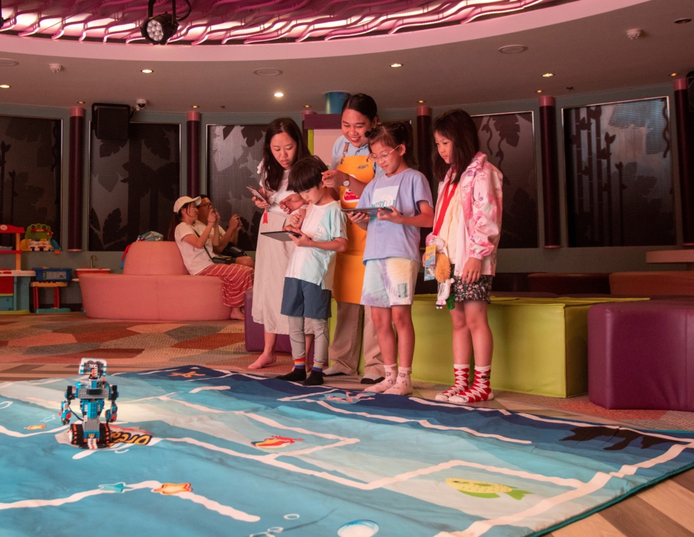 朋友準備挑戰遊戲