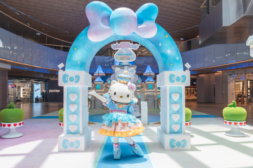 「Hello Kitty女皇」更會親自駕臨東薈城名店倉!CLUB CG會員以指定積分可換領「Hello Kitty 女皇見面會」入場券,記得把握與「Hello Kitty女皇」會面及拍照的珍貴機會!