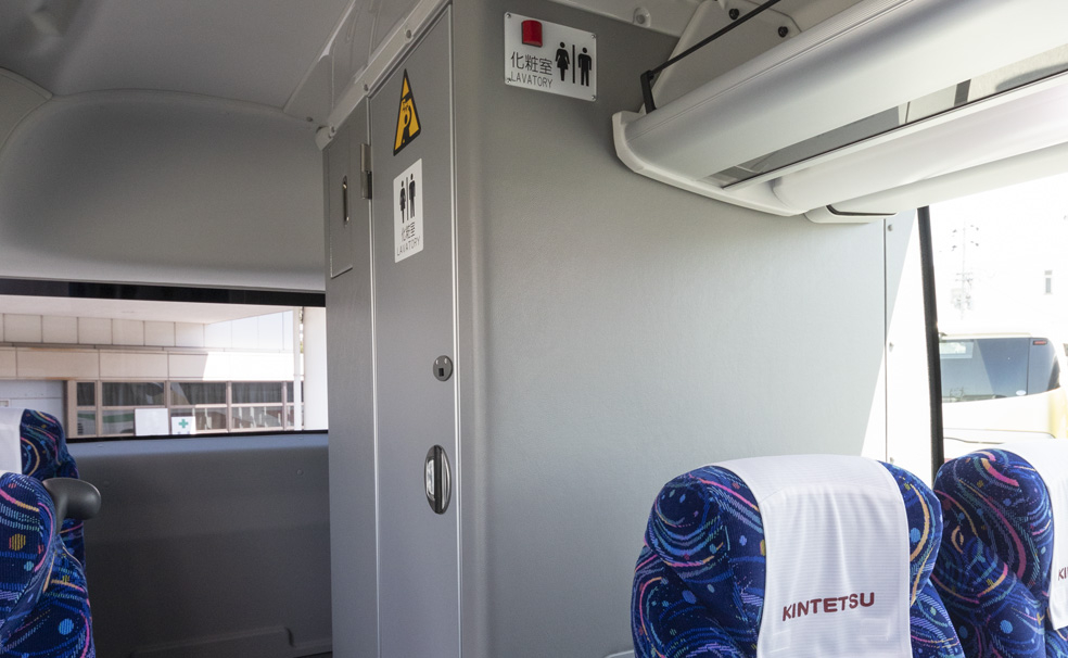 巴士設有廁所～