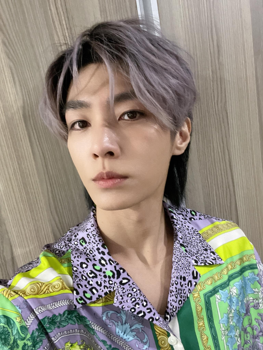 炎亞綸喺2名律師陪同下現身警署接受筆錄，過程約為3小時。 