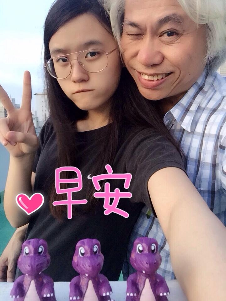 李卓軒直言:「林小姐聽說現在沒有收入,房子賣了每天住林酒店,啊要住開心一點喔!看能住幾天蛤,這個理財觀我會笑死」