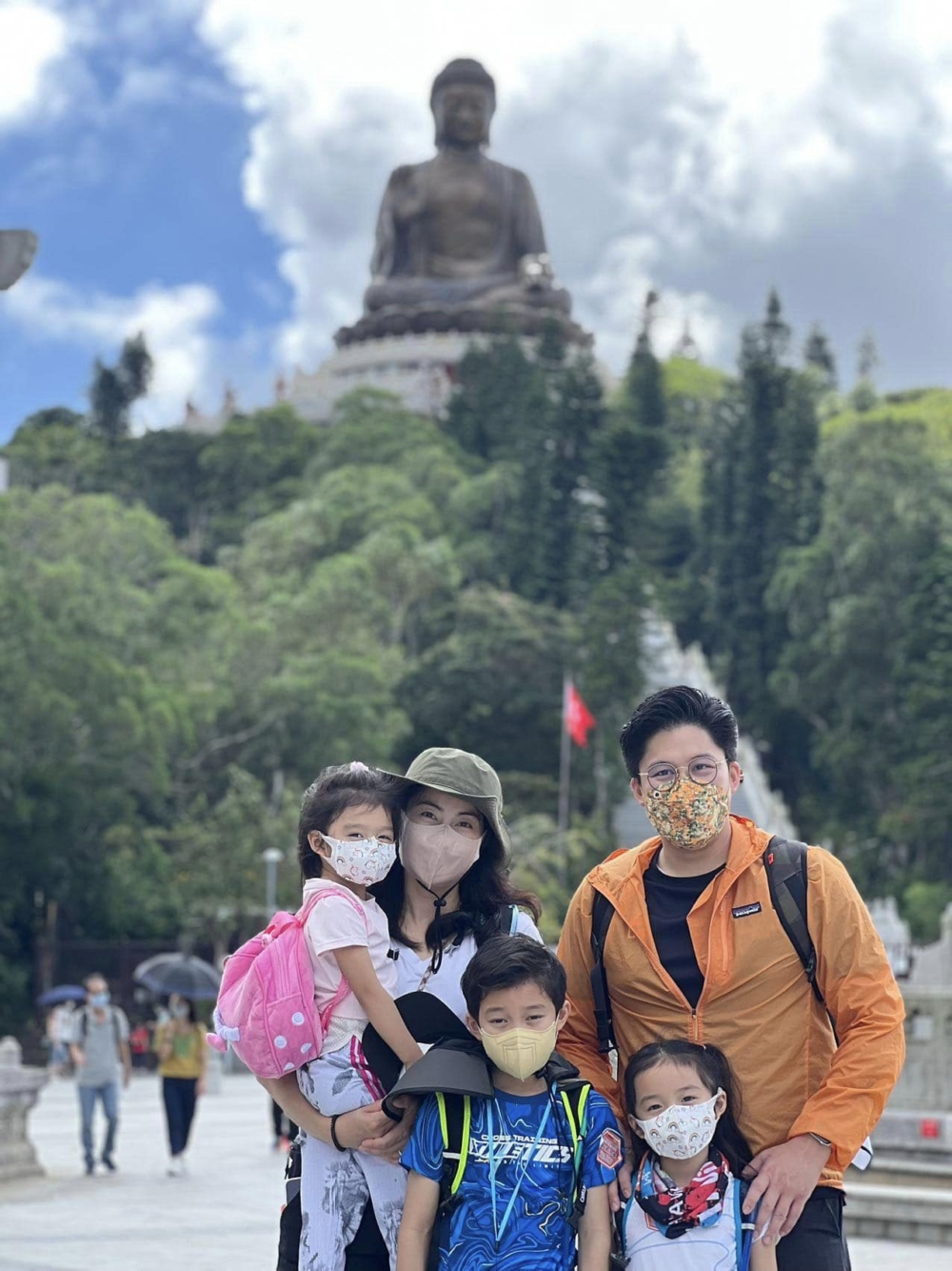 前奧運金牌得主郭晶晶2012年與霍啟剛結婚,婚後兩人育有一子二女。
