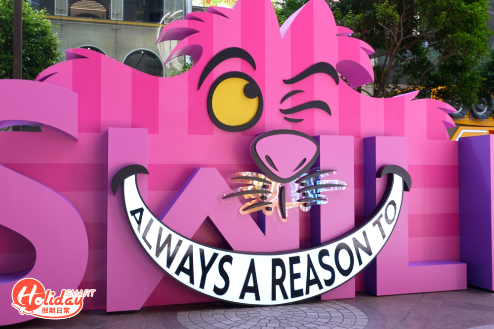 打卡裝置旁邊更配上不同金句語錄，讓大家回顧百年經典。