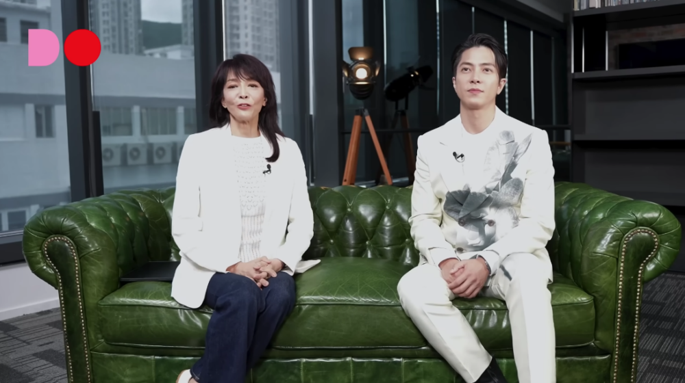 山P(山下智久)訪港,Do姐亦有份訪問對方,佢哋以全英文交流,