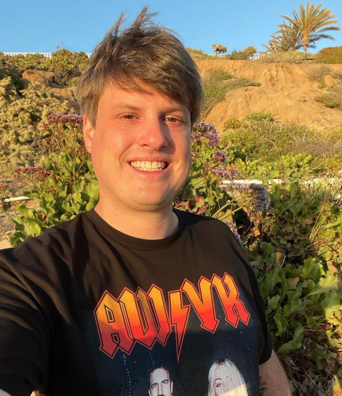 哈丁嘅繼子Brian Szasz就喺Twitter上表示自己繼承咗幾百萬美元遺產