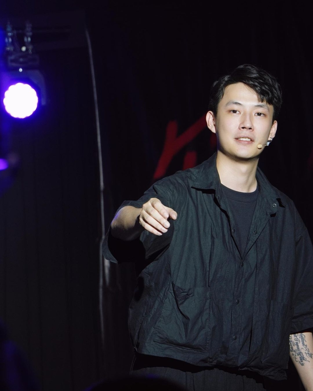 宣佈離開微辣嘅仲有阿泰