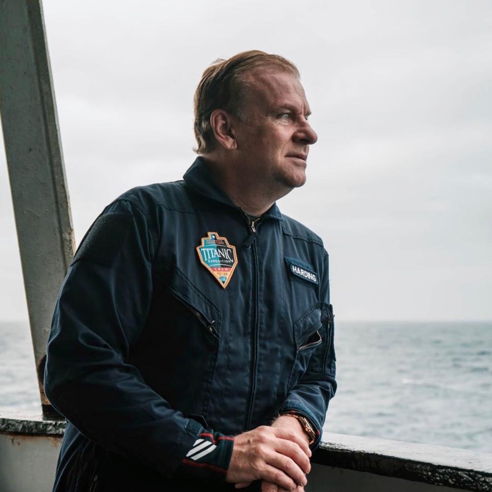 哈丁係國際飛機經紀公司Action Aviation嘅主席,佢同時亦係一名探險家,曾經參加太空旅行,更持有3項健力氏世界紀錄