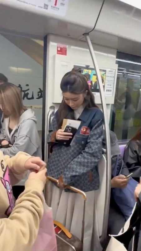 Jance Man雖然嫁入豪門,曾有人喺地鐵偶遇佢,出門行頭都要$10萬起!