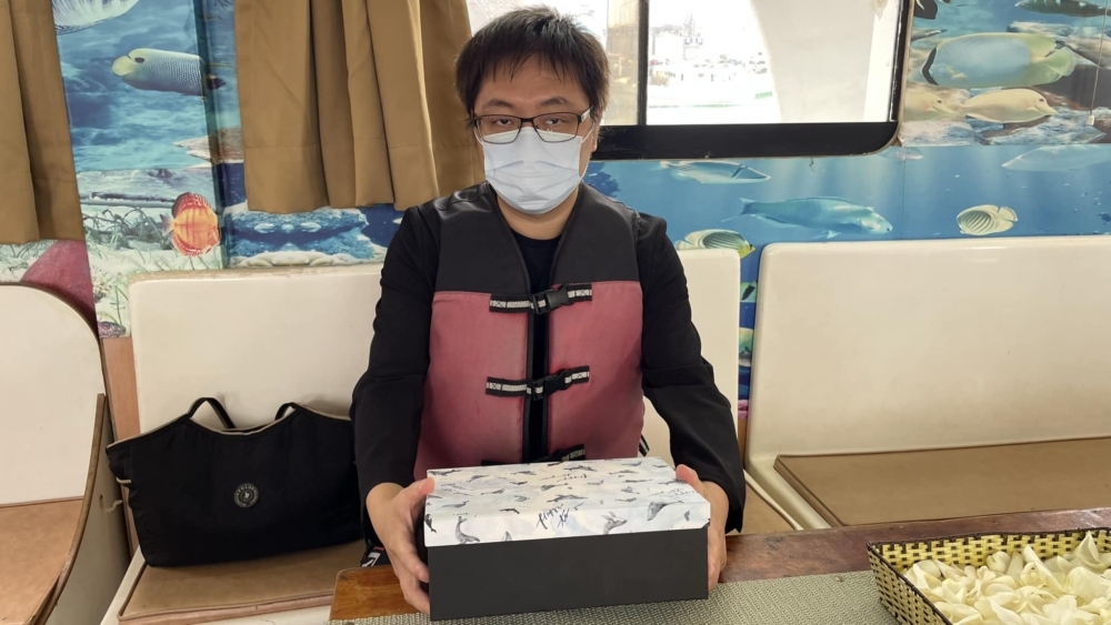 兒子李卓軒則得到李坤城嘅著作權及所有收藏,佢承諾獲得嘅著作權等一旦有收入,就會替父親捐獻各種慈善機構並公開收據作證
