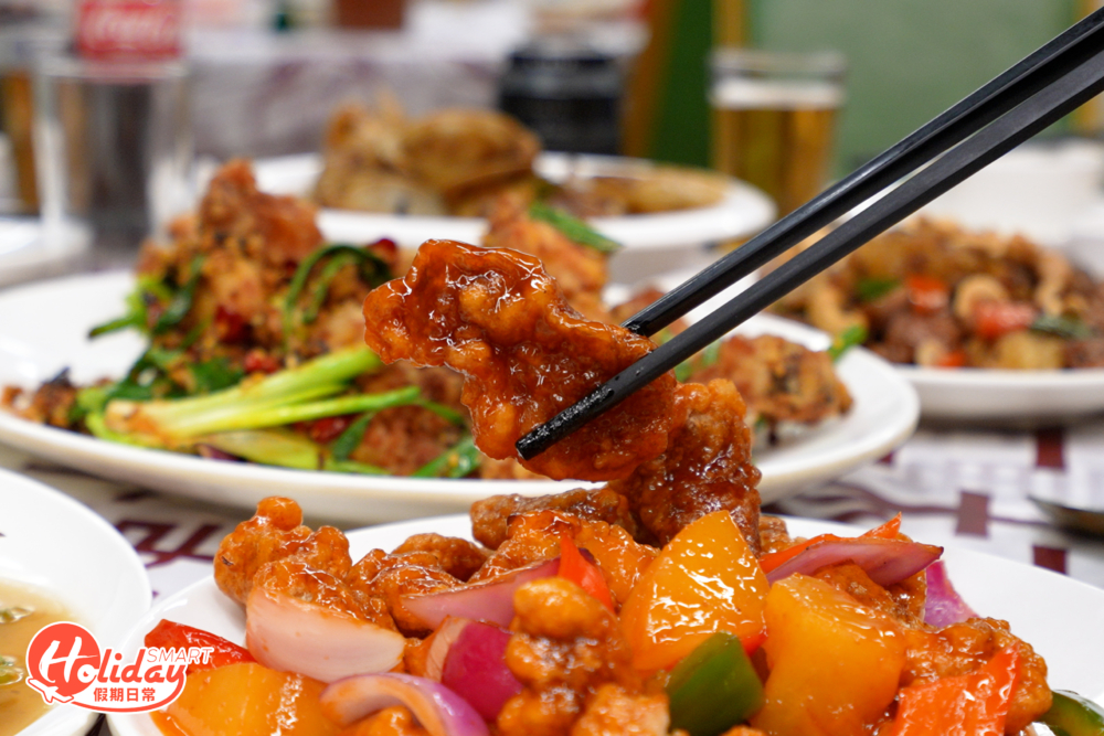 菠蘿拔絲咕嚕肉並不如其名，沒有太強的拔絲效果。