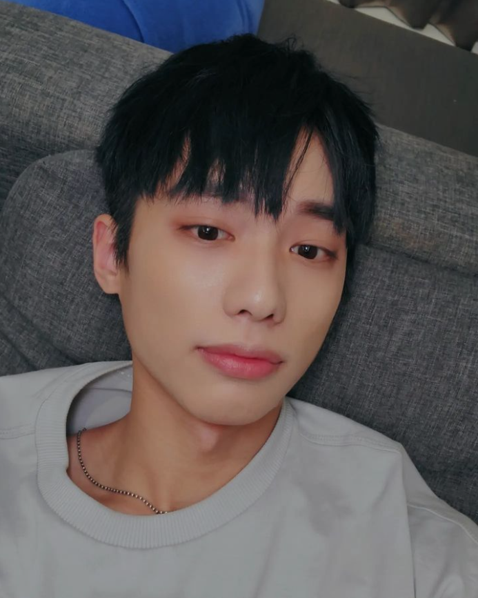 耀樂喺IG指自己16歲時與炎亞綸交往，兩人發展迅速，隨即發生關係