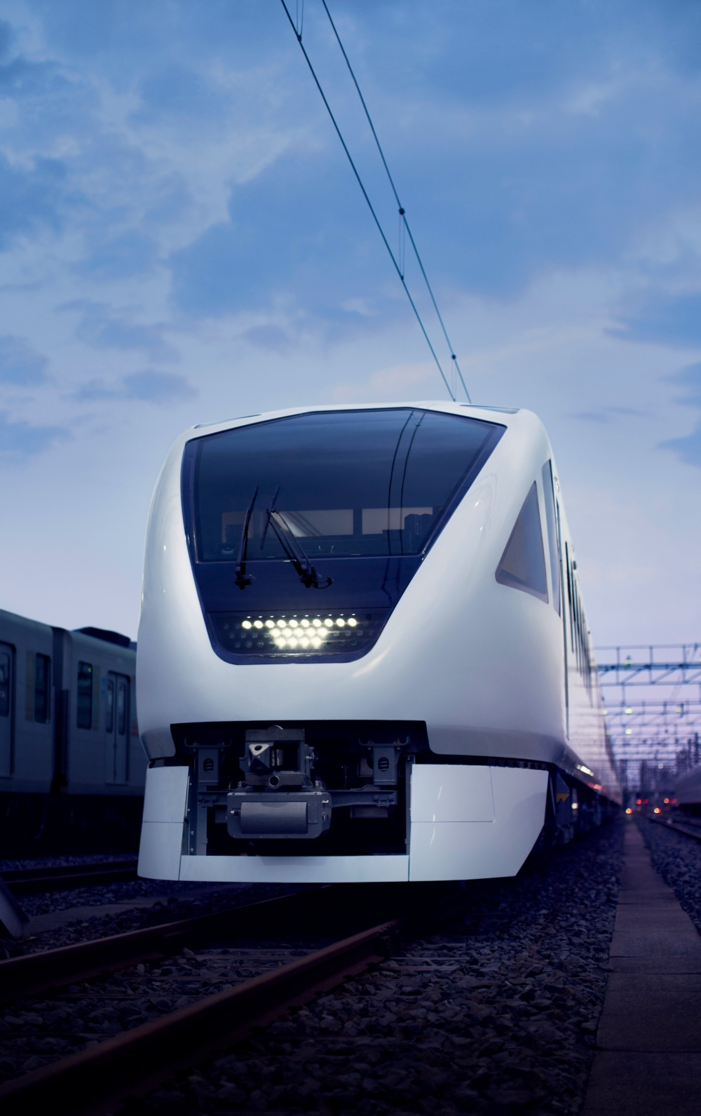 車身採用高貴但低調的「胡粉白」為主色調~