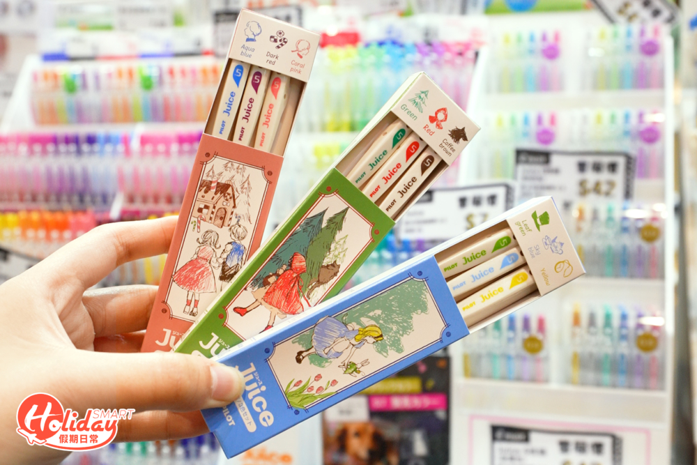 必買塗改帶套裝、顏料及美勞用具;還有少女感滿滿的螢光筆 還有新出精美原子筆等。