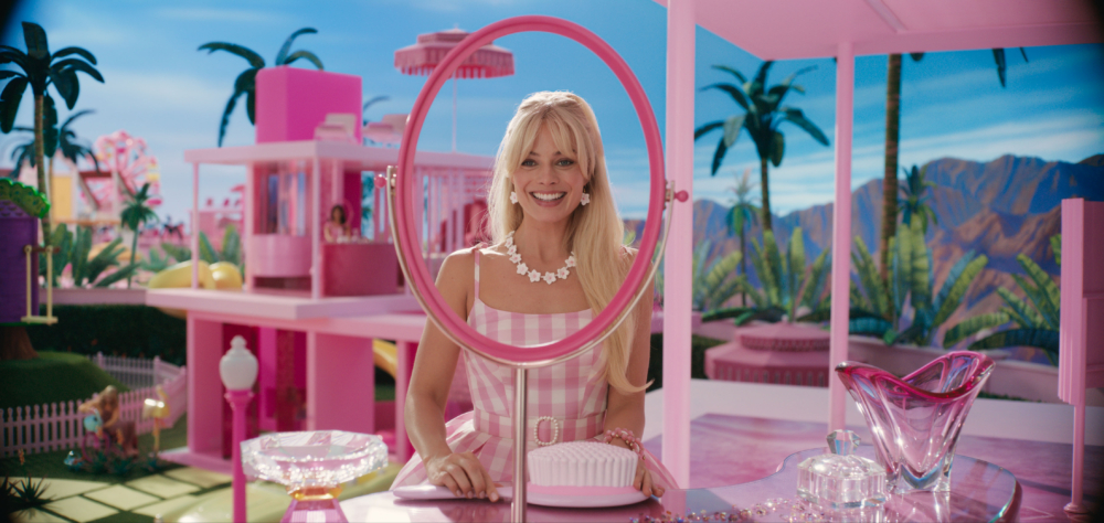 Margot Robbie獲讚高度還原Barbie公仔的各種造型!