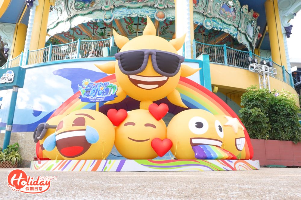 園區設多個Emoji主題的打卡位，包括3米高巨型充氣波波。