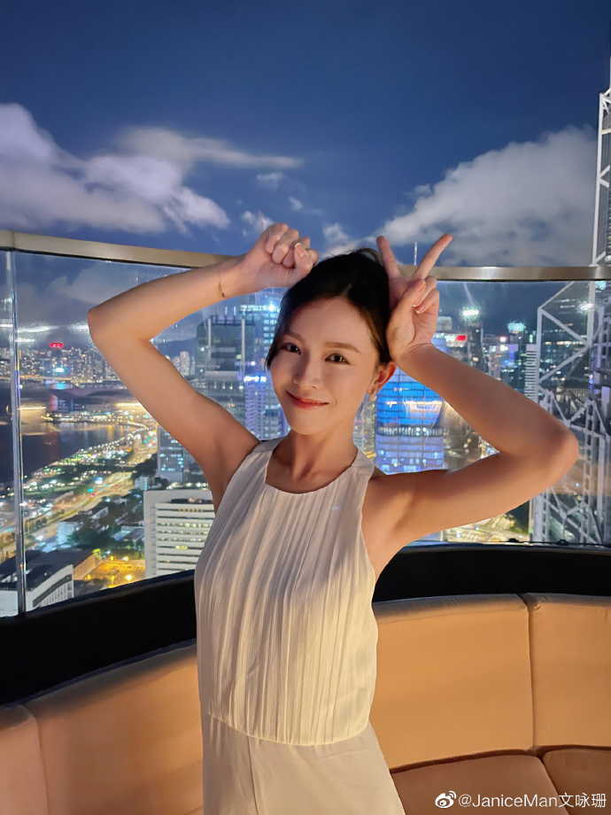 現年34歲嘅Janice Man(文詠珊)同富二代老公結婚後成為豪門少奶奶