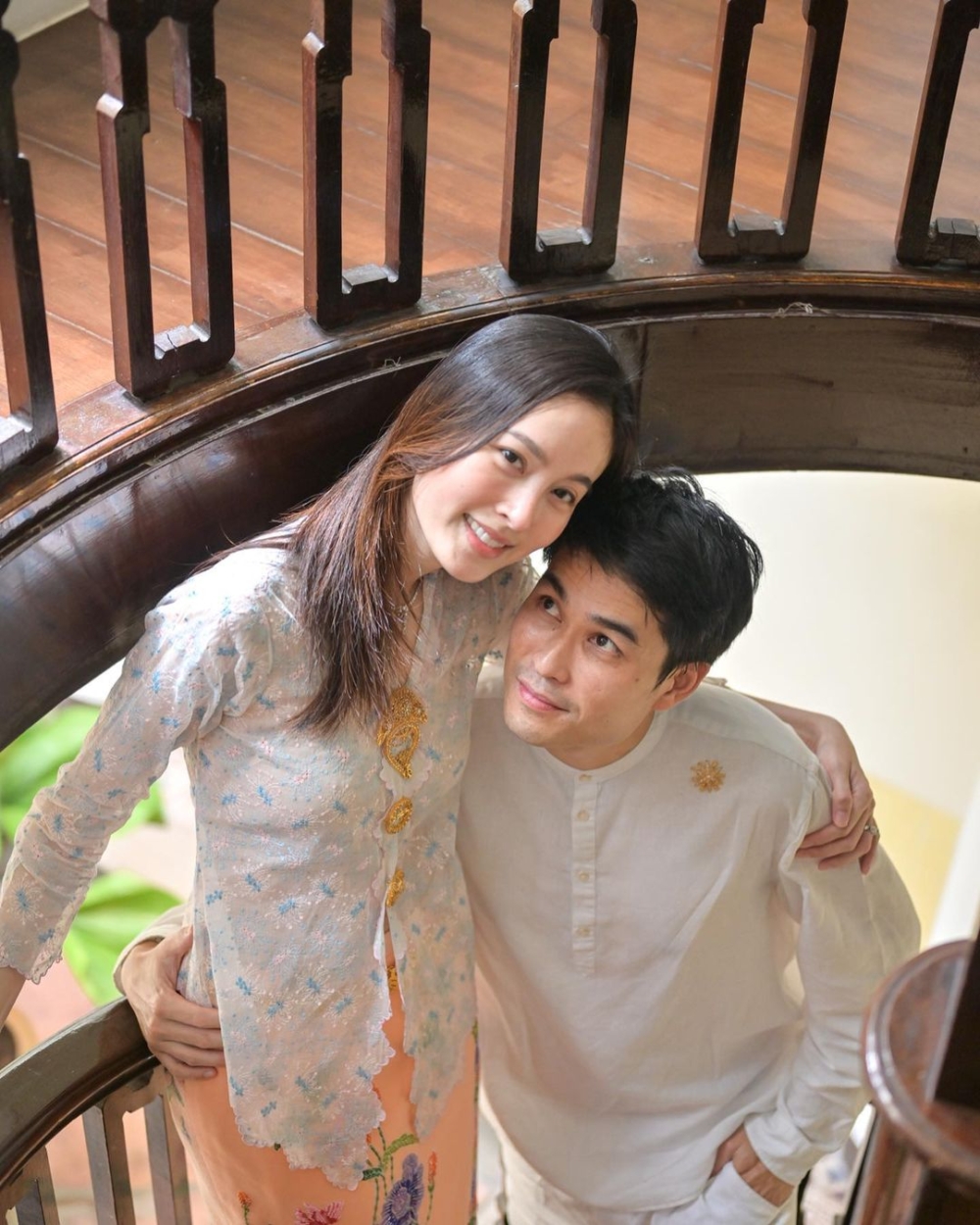 Poyd與老公Oak相識20年,初識時Poyd仍是男兒身,而Oak則係佢嘅同校學長。