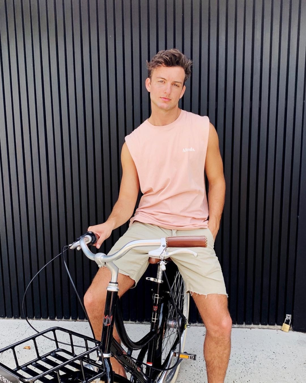  Cameron Robbie出演過一些作品，但目前知名度不算高～