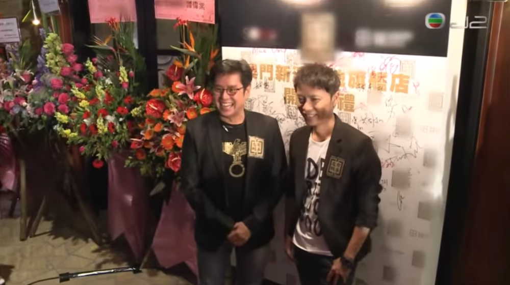 譚詠麟同李克勤喺分店開業時亦有出席活動,並齊齊宣傳自家餐廳