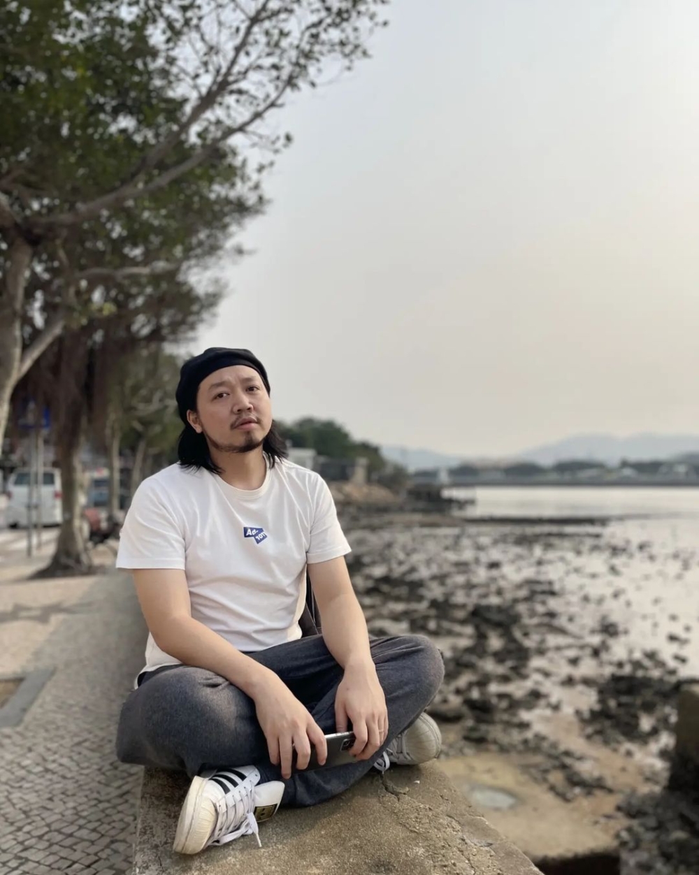 阿丞表示佢因為抑鬱症喺2022年年初提出咗辭去編劇職務,佢澄清自己由始至終從未欺凌過阿晶