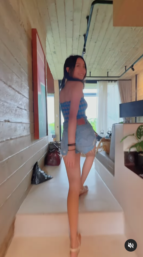 隨後戴祖儀就公開一段影片,片中佢就介紹自己住嘅villa