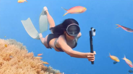 單相機防水等級高達IPX8級，可裸機5米防水