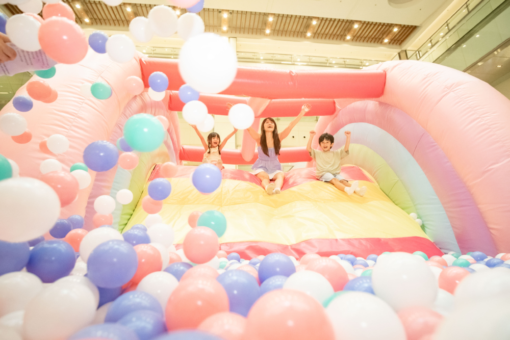 超巨型獨角獸巨型吹氣波波池！