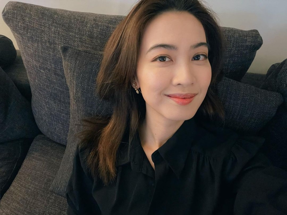 朱千雪轉投法律界3年,做大律師之餘又擔任大專法律課程嘅講師。
