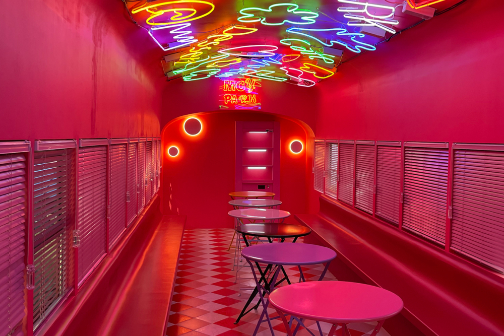 紐約校車係私人俱樂部的主題！