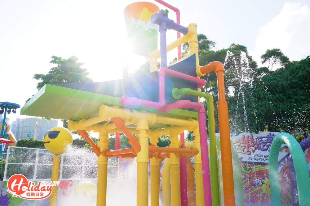 可玩轉噴水拱門與七彩的噴水陣，感受涼浸浸的快感。