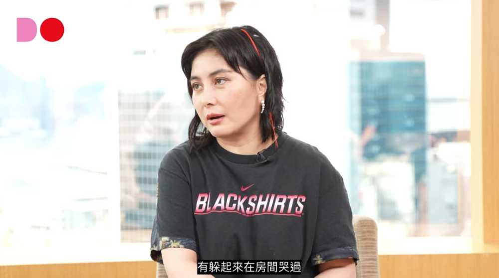 Do姐問佢有無喊過,何超儀表示有喺房喊過,但為免感冒帶病菌入醫院影響老公,佢都盡量保持冷靜。