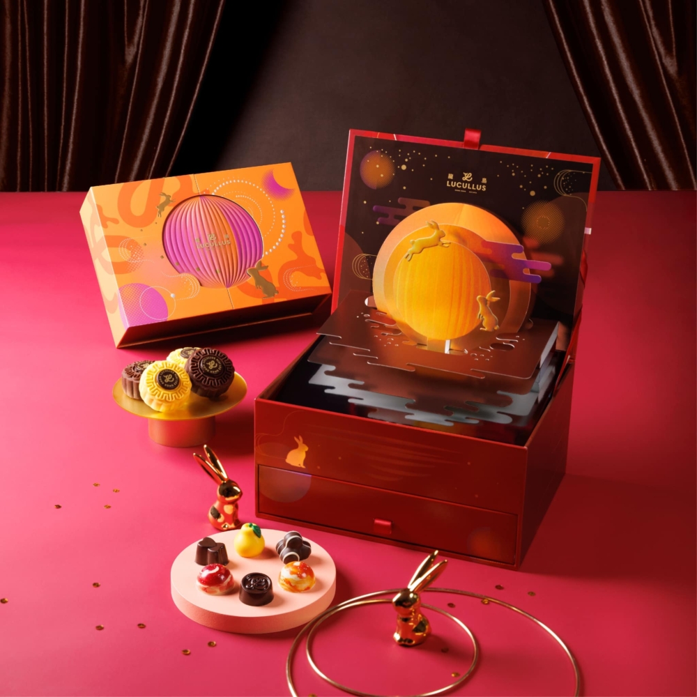 花月中秋月餅禮盒及明月中秋月餅禮盒。