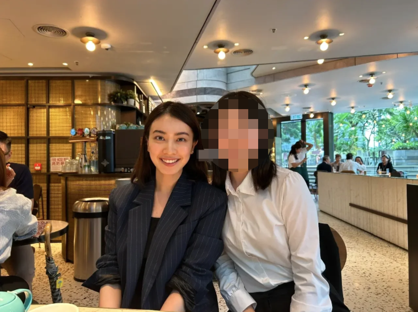 從該實習生分享嘅合照中可見千雪BB即使淡出幕前，仍然明艷照人