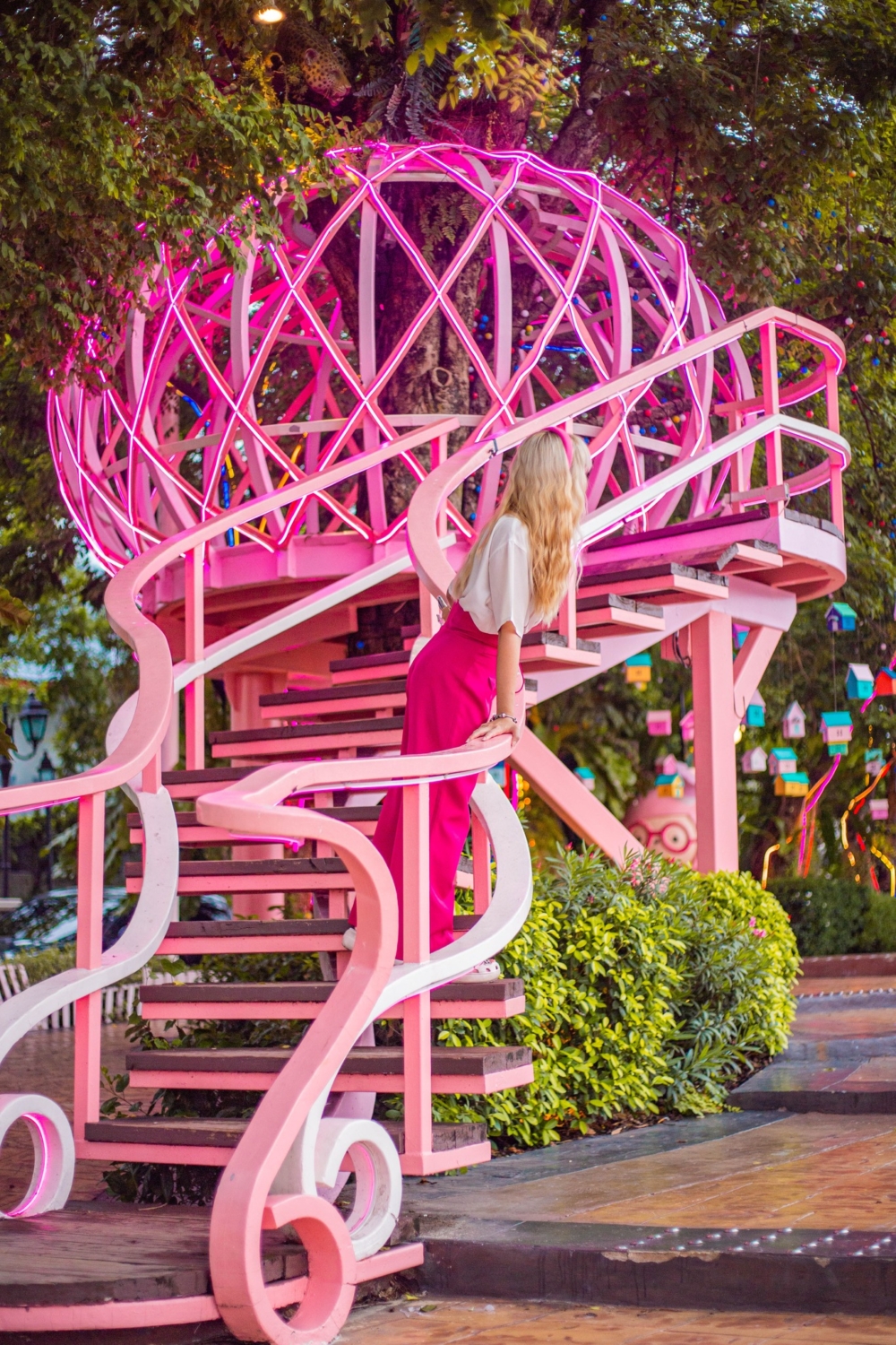 粉色樓梯係超熱門的打卡位！