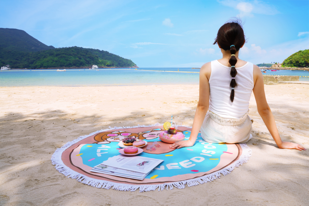 「冬甩造型沙灘墊」以坊間少有的圓形及流蘇設計為主,加上色彩繽紛,沙灘上打卡一流!