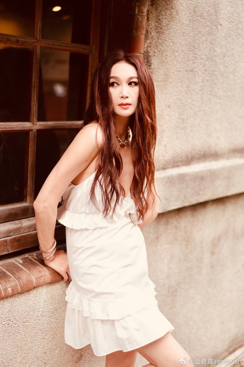 唔少網友力撐溫碧霞比起真實年齡嚟講年輕好多，而髮型、造型等自己中意就可以，唔使理其他人點講。