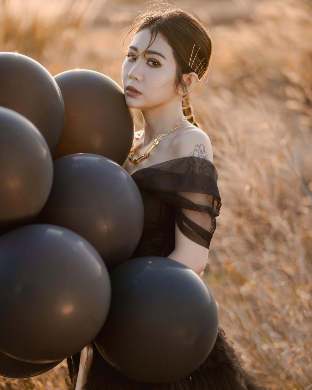 卡特亦喺文中向阿晶道歉