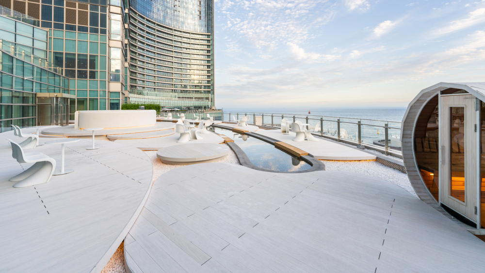 設有視野超正的露天酒吧!