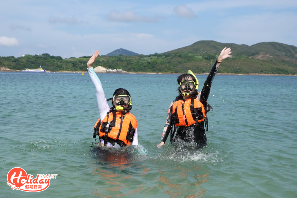 而且它也擁有全港最美珊瑚區,珊瑚覆蓋率高,也有不同種類的珊瑚魚,是個浮潛和打卡的好地方!