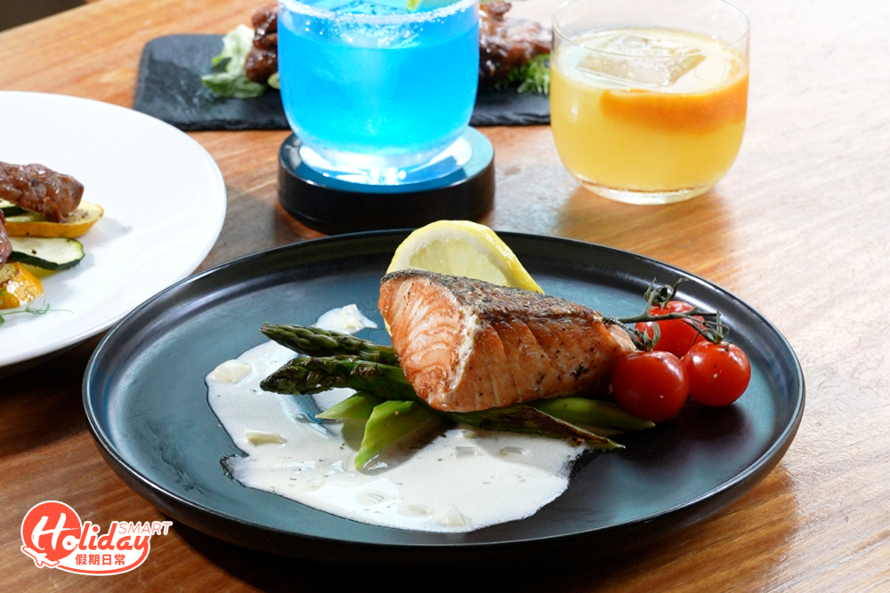 香煎三文魚扒表面焦香,肉質軟嫩。