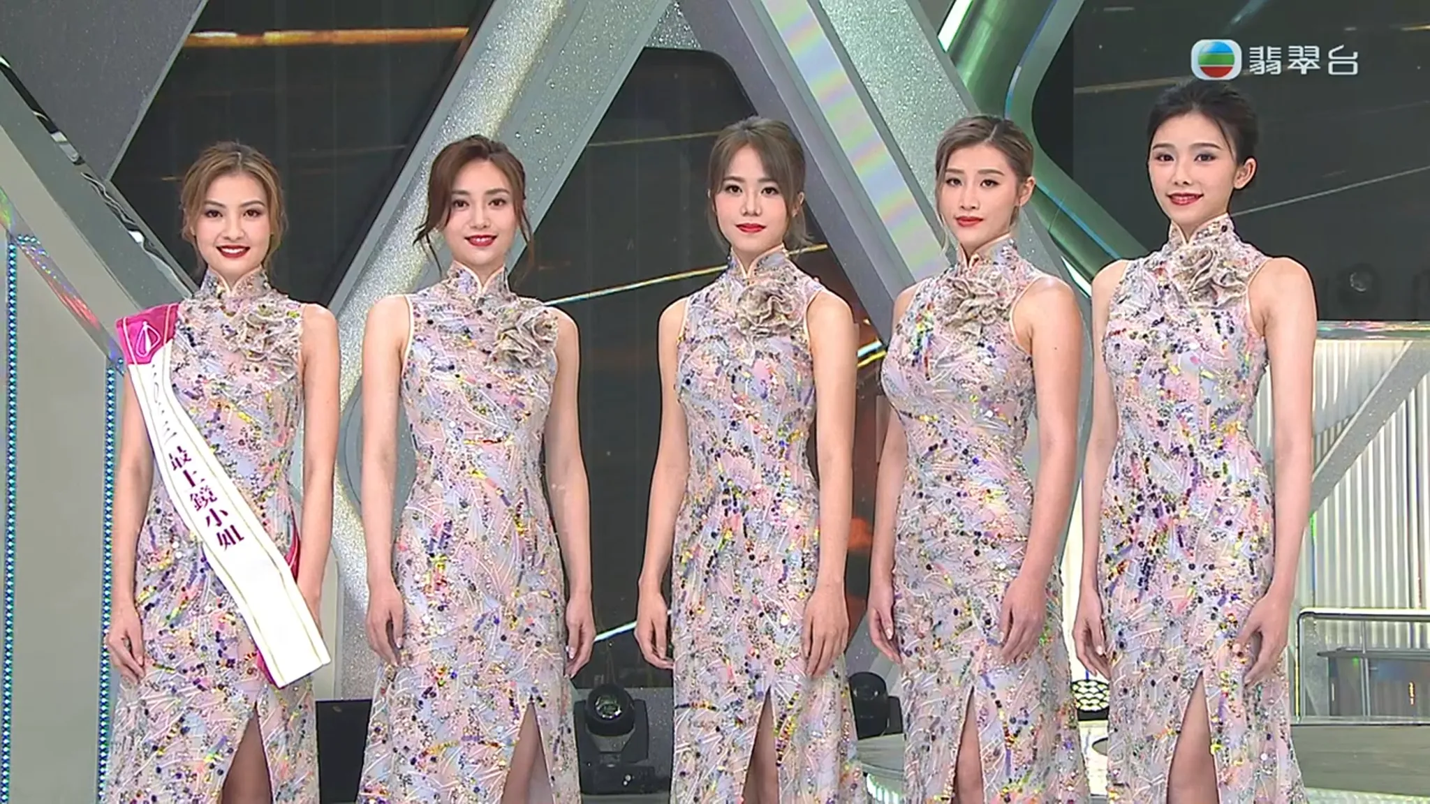 今年港姐喺決賽前已有2位佳麗退選，最終打入五強嘅有郭珮文、王敏慈、莊子璇、王怡然、陳霈錤。