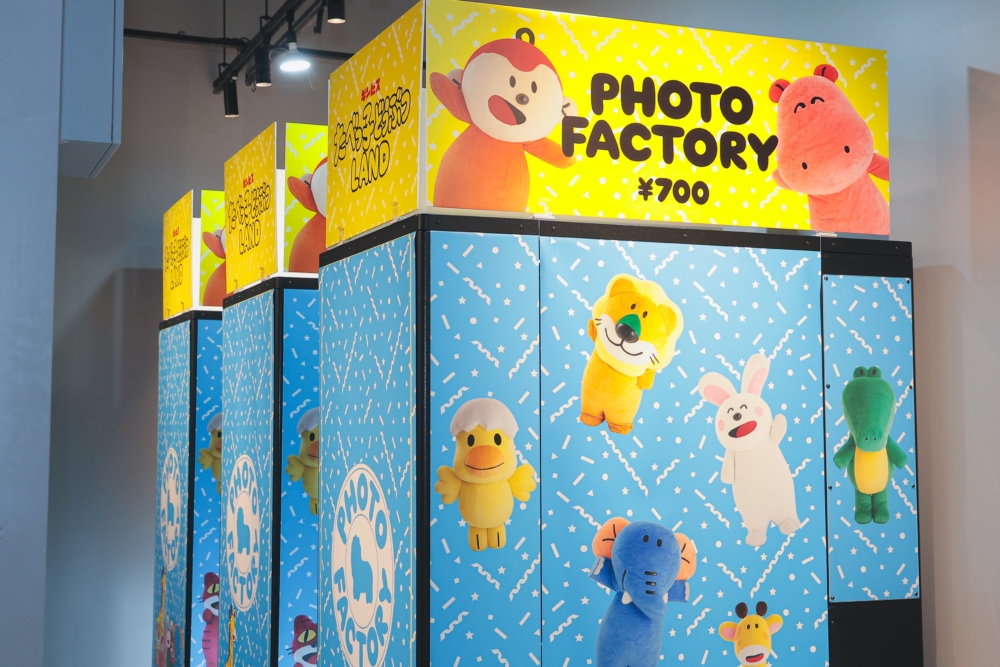展覽內設有多個以「愉快動物餅」的包裝設計成相框樣式的貼紙相機！