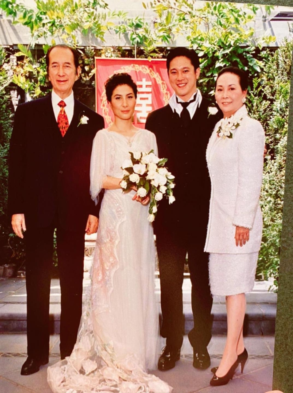 何超儀同老公陳子聰喺澳洲度過咗19週年結婚紀念日