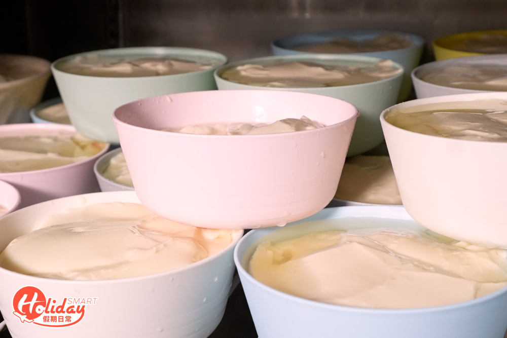 店家的豆腐花系列也有不少人選擇，豆腐花由老闆每朝新鮮製作，食落軟滑香甜！