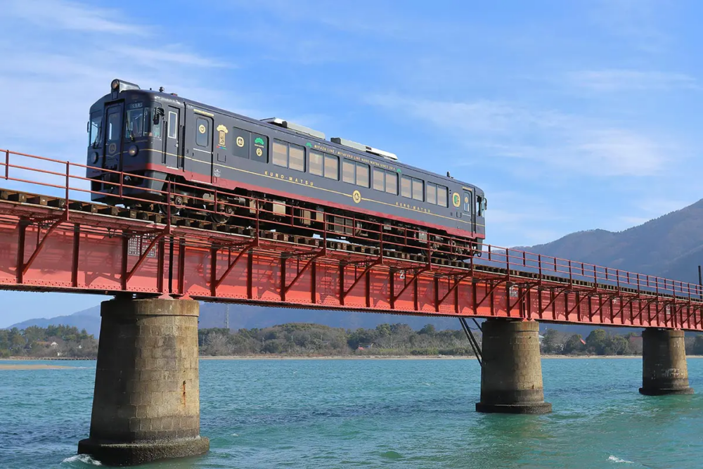 乘搭列車可以觀賞到「海之京都」沿途的海岸美景~