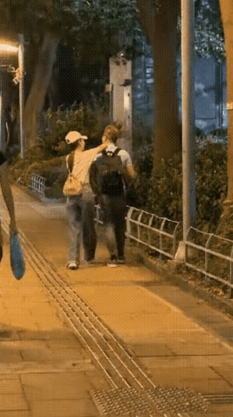 有內地狗仔影到郭富城同方媛現身內地,有指今次係城城陪老婆方媛返安徽蕪湖娘家探親
